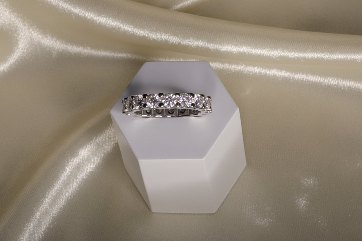 Solenne eternitetsband med runda moissanitestenar, 4 ct, 925 sterlingsilver
