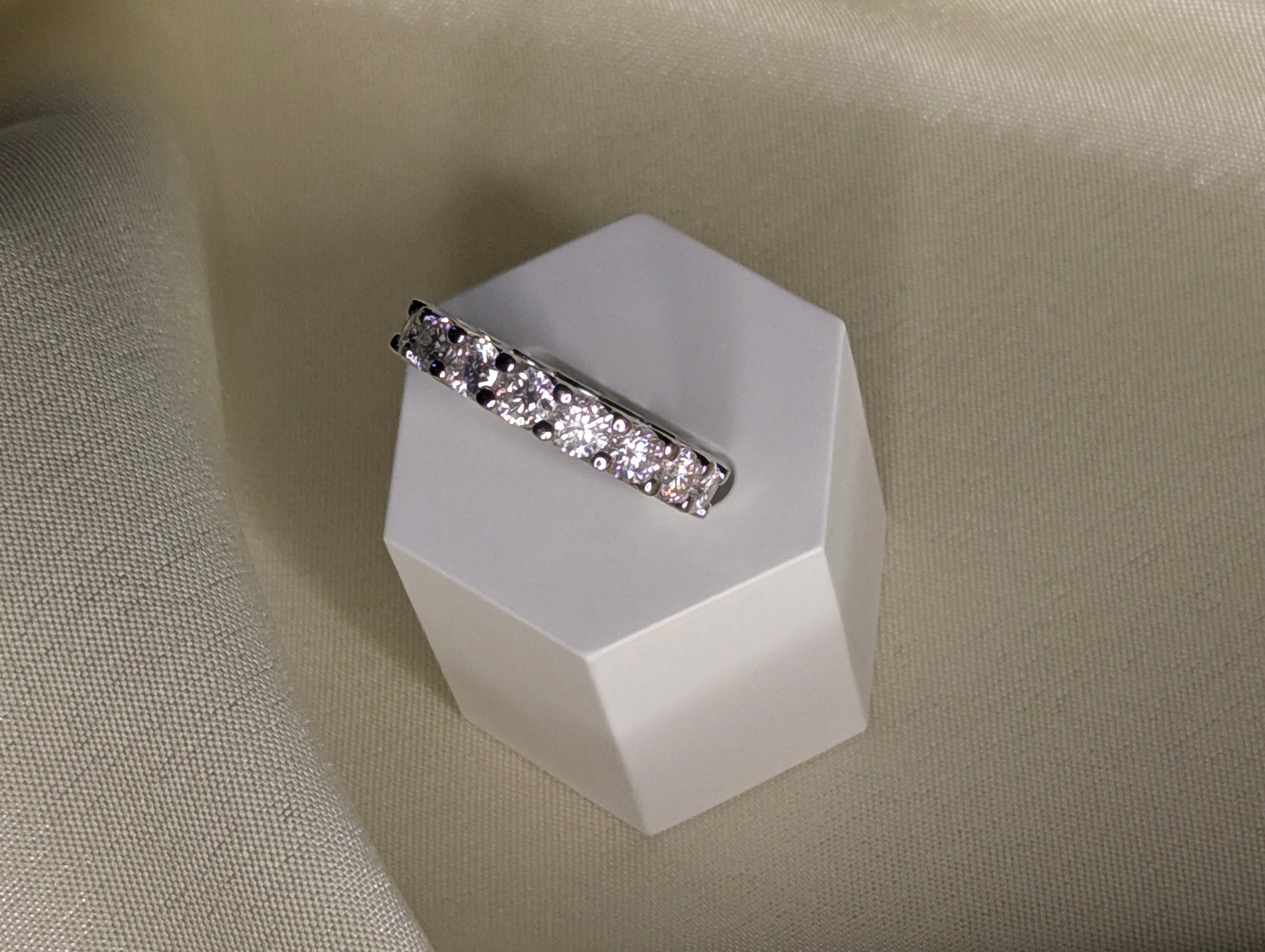 Solenne eternitetsband med runda moissanitestenar, 4 ct, 925 sterlingsilver