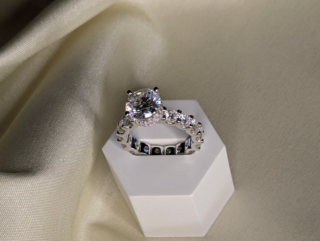 Solenne förlovningsring med oval moissanite och helstensaxel, 7 ct, 925 sterlingsilver