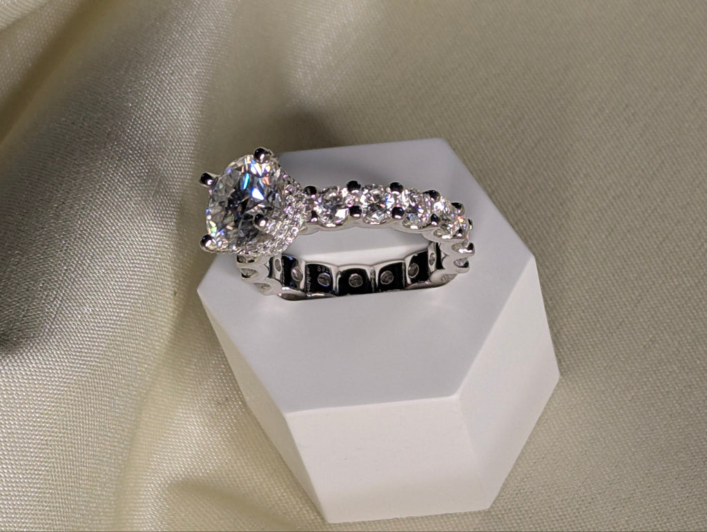 Solenne förlovningsring med oval moissanite och helstensaxel, 7 ct, 925 sterlingsilver